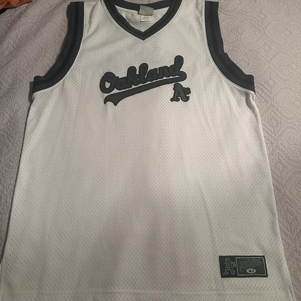 Vintage Oakland Athletics Basketball Jersey Size XL- White/Green